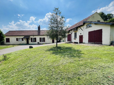 Petite fermette avec box à chevaux